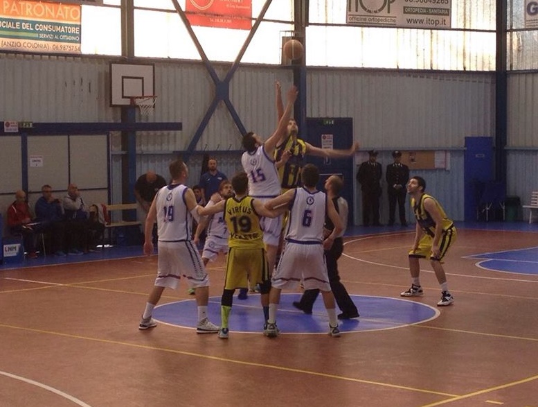 Anzio-Virtus Velletri, palla a due iniziale 12,04,2015
