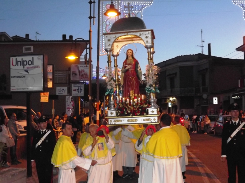 Optimized-statua di Santa Eurosia in processione