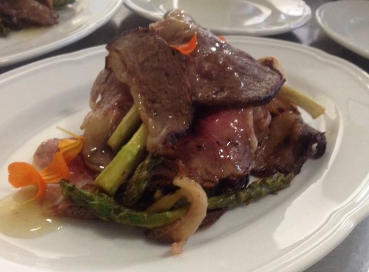 Millefoglie di manzo e asparagi