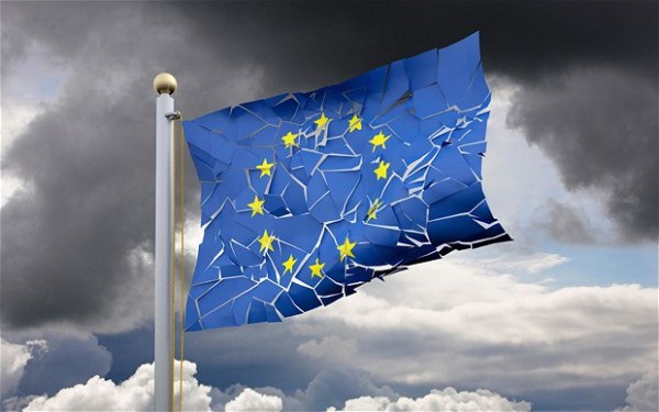 Bandiera UE a pezzi