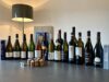 Delucidazioni alcoliche tra inesatte convinzioni diffuse Se il vino ha le bollicine non è necessariamente Prosecco! In Italia ci sono diverse zone dove si producono vini spumanti. Le più famose hanno un disciplinare di produzione e una denominazione di origine DOCG o DOC.
