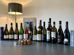 Delucidazioni alcoliche tra inesatte convinzioni diffuse Se il vino ha le bollicine non è necessariamente Prosecco! In Italia ci sono diverse zone dove si producono vini spumanti. Le più famose hanno un disciplinare di produzione e una denominazione di origine DOCG o DOC.