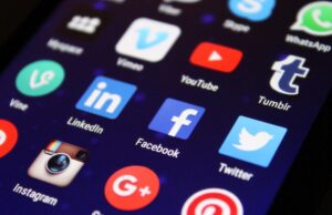 Il meme, re del linguaggio social: perché si chiama così? Sicuramente conosci i meme digitali, ma il termine viene da un ambito del tutto diverso: la biologia. Leggi l'articolo per saperne di più!