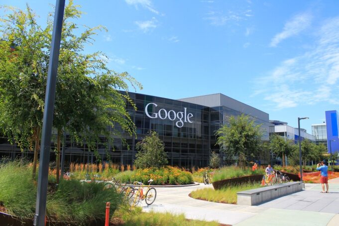 Remote Working: le Big Tech tornano in ufficio e il south-working non convince Contrordine! Nelle Big Tech si torna in ufficio. Il remote working si trasforma in un nuovo modello di lavoro: ibrido.