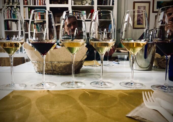 Porthos: quando il vino fa cultura e non tendenza Siamo nella capitale, da Porthos, associazione culturale dove vino e cibo non sono più oggetti, ma veri e propri esseri viventi.