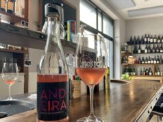 Andeira, vino rosato frizzante 2019, Rocco di Carpeneto Il 26 aprile 2021 finalmente la riapertura! Quale miglior modo di festeggiare se non in enoteca? "Andeira", vino rosato frizzante 2019, Rocco di Carpeneto.