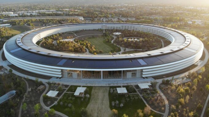 Apple, profitti record, investimenti e 1 miliardo per il nuovo campus Apple, ricavi e profitti sono in continua crescita. Investimenti nei prossimi 5 anni di oltre 400 miliardi e un nuovo campus miliardario in costruzione.