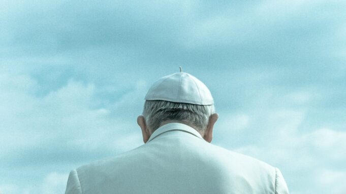 Cos’hanno da dirsi il Papa e Freud? Cos’hanno da dirsi il Papa e Freud - Foto by Nacho Arteaga