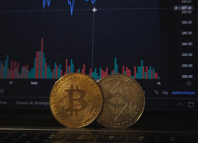 Elon Musk e Bank of China affossano Bitcoin Bitcoin subisce un brutto colpo. Deve fare i conti con i tweet di Musk e lo stop della Cina. Intanto, perde metà del suo valore.