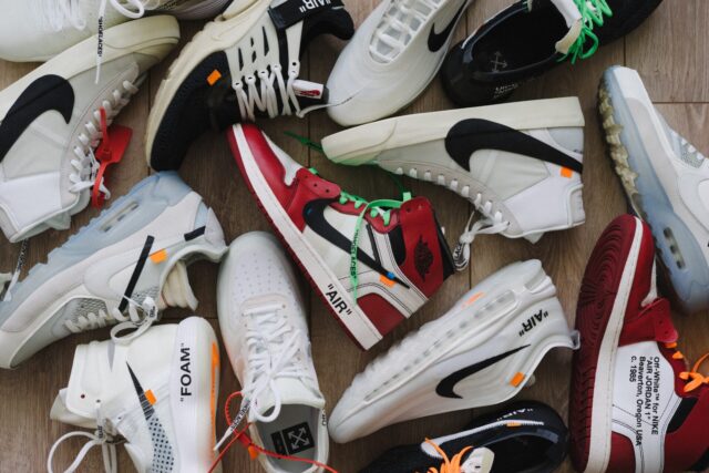 Dal 2020 in poi, la pratica del reselling è diventato uno dei temi contemporanei più scottanti del mondo della moda.