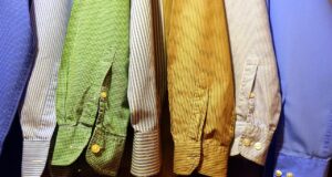 La moda Grand Millennials: l’armadio dei nonni che aiuta a “vestire” Una delle ultime tendenze dei Millennials è quello di tuffarsi in un mondo vintage un po’ particolare, a noi vicino: l’armadio dei nonni, l’armadio dei sogni e dei ricordi.