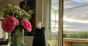 Il vino e le famiglie “profumose”. Guarda, Odora, Assaggia #secondaparte Ovviamente non si dice “profumose”, tuttavia spesso succede che di fronte ai riconoscimenti olfattivi sfoderati davanti un bicchiere di vino si rimanga di primo acchito, anche se a Roma suona molto meglio acchitto, piuttosto scettici.
