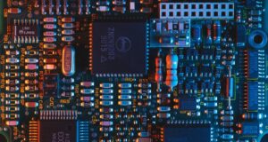 Freddie Figgers: L’inventore tecnologico milionario che è stato “buttato via” da bambino Freddie Figgers, inventore, imprenditore e milionario delle telecomunicazioni. Pochi avrebbero scommesso su di lui dato il suo duro inizio di vita.