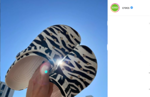 Collaborazione che fai, vendita che trovi: il ritorno delle Crocs Collaborazione che fai, vendita che trovi: il ritorno delle Crocs - Le famigerate “scarpe da infermiere” tornano con un boom di vendite pazzesco.