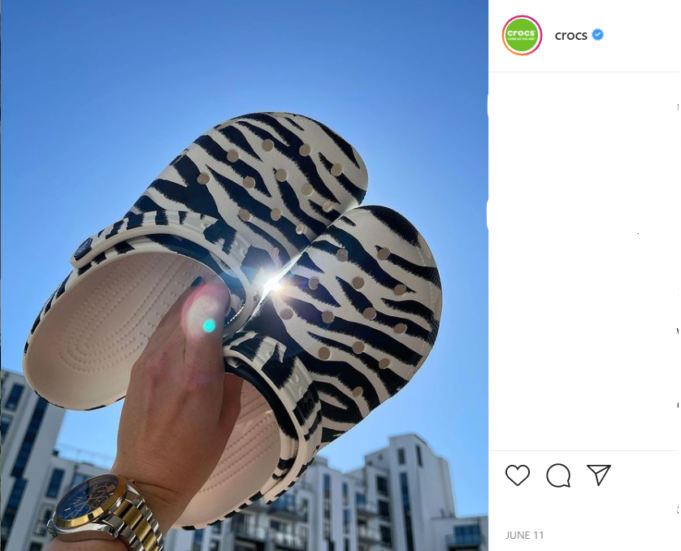 Collaborazione che fai, vendita che trovi: il ritorno delle Crocs Collaborazione che fai, vendita che trovi: il ritorno delle Crocs - Le famigerate “scarpe da infermiere” tornano con un boom di vendite pazzesco.
