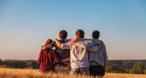 Perché l’amicizia è “il bene più prezioso dell’uomo”? Secondo uno studio portato avanti con metodologia Woa (Web opinion analysis), un italiano su tre ammette di non avere tempo per coltivare amicizie.