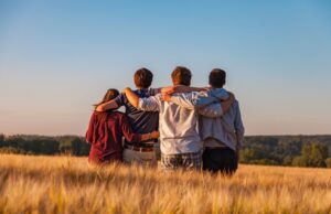 Perché l’amicizia è “il bene più prezioso dell’uomo”? Secondo uno studio portato avanti con metodologia Woa (Web opinion analysis), un italiano su tre ammette di non avere tempo per coltivare amicizie.
