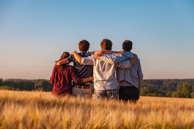 Perché l’amicizia è “il bene più prezioso dell’uomo”? Secondo uno studio portato avanti con metodologia Woa (Web opinion analysis), un italiano su tre ammette di non avere tempo per coltivare amicizie.