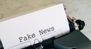 Fake news: un gioco di potere e dimostrazione Joe Biden accusa Facebook ed alcuni utenti della piattaforma di essere valvole di diffusione della disinformazione riguardo ai vaccini.