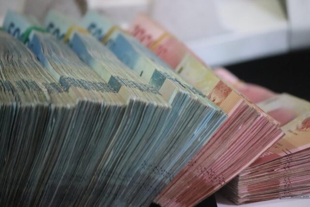 Tassa minima globale: cos’è e quanto vale per l’Italia Global Minimum Tax, ovvero la prima regolamentazione fiscale globale per le multinazionali. Primo passo contro l'odioso fenomeno dell'elusione fiscale.