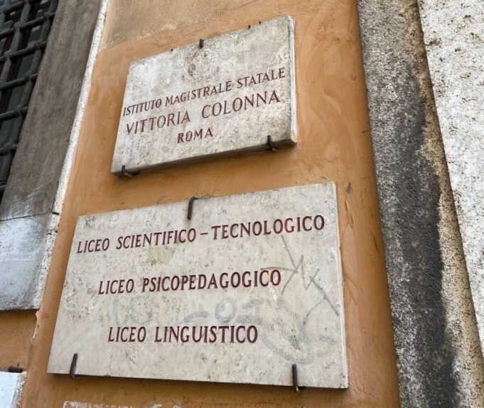 I licei di Roma: intervista a denti stretti La scuola nella sua caratterizzazione geografica come sintomo sociale e ideologia politica in una città storica e profondamente variegata come Roma.