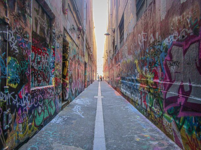 Art and Politics. The Streets of Rome. Un ebook e quattro brevi documentari per indagare i grandi temi della politica attraverso l’arte di strada.