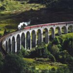 Dall’Orient Express al Futuro: l’elogio dei viaggi in treno per sognare ad occhi aperti