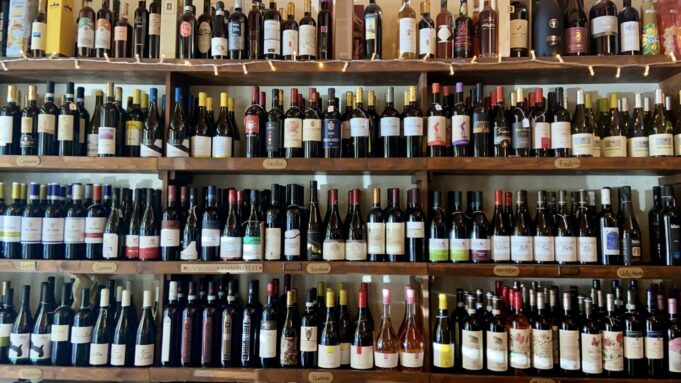 I fattori che influenzano il prezzo del vino. #primaparte Spesso ci si interroga su quanto debba o non debba costare un vino. Tendiamo a pensare che costi troppo, e mai troppo poco.