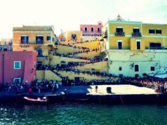 Un Settembre che fa volare: Ventotene e Santa Candida Santa Candida a Ventotene: 10 giorni di festeggiamenti che precedono il 20 Settembre. Vediamo insieme perché si merita una tale celebrazione!