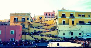 Un Settembre che fa volare: Ventotene e Santa Candida Santa Candida a Ventotene: 10 giorni di festeggiamenti che precedono il 20 Settembre. Vediamo insieme perché si merita una tale celebrazione!