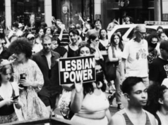 Prima: il podcast sul primo coming out di una donna in Italia Il podcast disponibile su Spotify che attraverso al storia della prima donna italiana a fare coming out, racconta il coraggio di moltə.