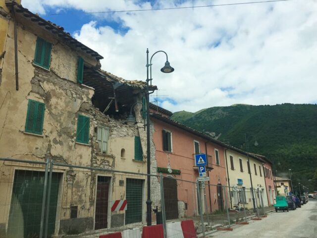 Giuseppina Fattori: simbolo della ri-costruzione San Martino di Fiastra è il paese di origine di Giuseppa Fattori, che il 26 novembre l’avrebbe vista compiere 99 anni. Nonna Peppina veniva chiamata, e la sua figura rappresenta un importante simbolo di resistenza alla costruzione sulle macerie di qualcosa che non si arrende alla contingenza.