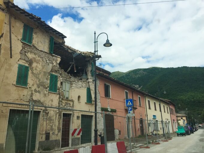 Giuseppina Fattori: simbolo della ri-costruzione San Martino di Fiastra è il paese di origine di Giuseppa Fattori, che il 26 novembre l’avrebbe vista compiere 99 anni. Nonna Peppina veniva chiamata, e la sua figura rappresenta un importante simbolo di resistenza alla costruzione sulle macerie di qualcosa che non si arrende alla contingenza.