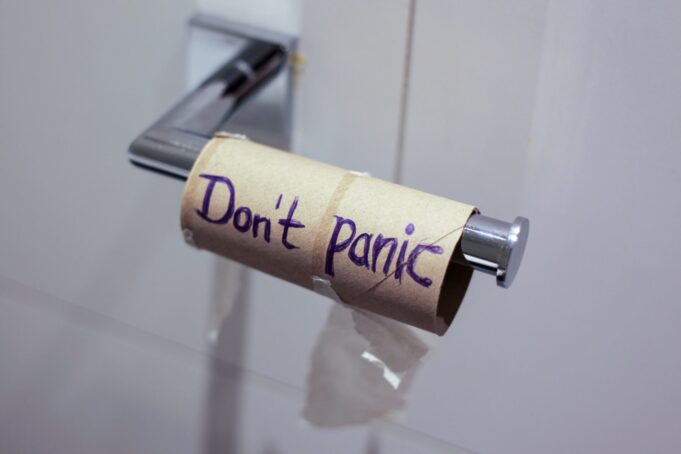 Questione di cesso: discriminazione da toilette Le file interminabili per i bagni delle donne: cosa c'è dietro? In questo articolo sveliamo l'arcano dietro l'annoso problema!