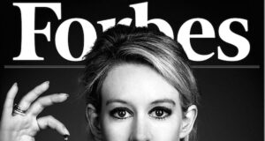 Processo a Elizabeth Holmes, i miliardi e la truffa Si apre il processo alla fondatrice di Theranos, giovane ex-miliardaria che prometteva rivoluzionarie analisi da singola goccia di sangue mentendo a tutti.