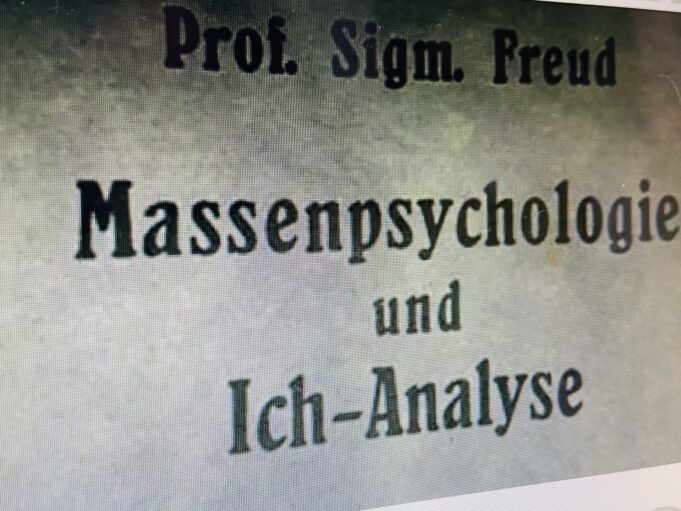 100 anni di attualità freudiana: Psicologia delle masse e analisi dell’io Psicologia delle masse e analisi dell’io di Freud compie 100 anni