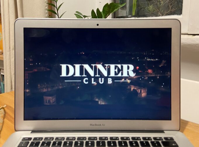 Dinner Club: il vino e gli aggettivi Dinner Club è la docuserie tutta italiana per chi ama il cibo, la buona compagnia, i viaggi e non tralascia i grandi temi dell'attualità.