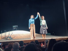 “Gidion’s Knot” e “gordian’s knot”: il nodo “Il Nodo” spettacolo teatrale con Ambra Angiolini e Arianna Scommegna. ll nodo è quello che si cela nelle dinamiche del bullismo e che implica un impossibile a dirsi, mancante di parole e caratterizzato da atti.