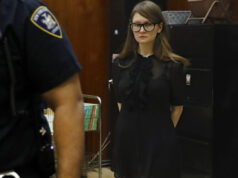 Inventing Anna: storia vera di una finta ereditiera Anna 'Delvey' Sorokin estradata in Germania dopo l’incarcerazione a seguito delle truffe a banche e hotel di lusso. Netflix la racconta in "Inventing Anna".