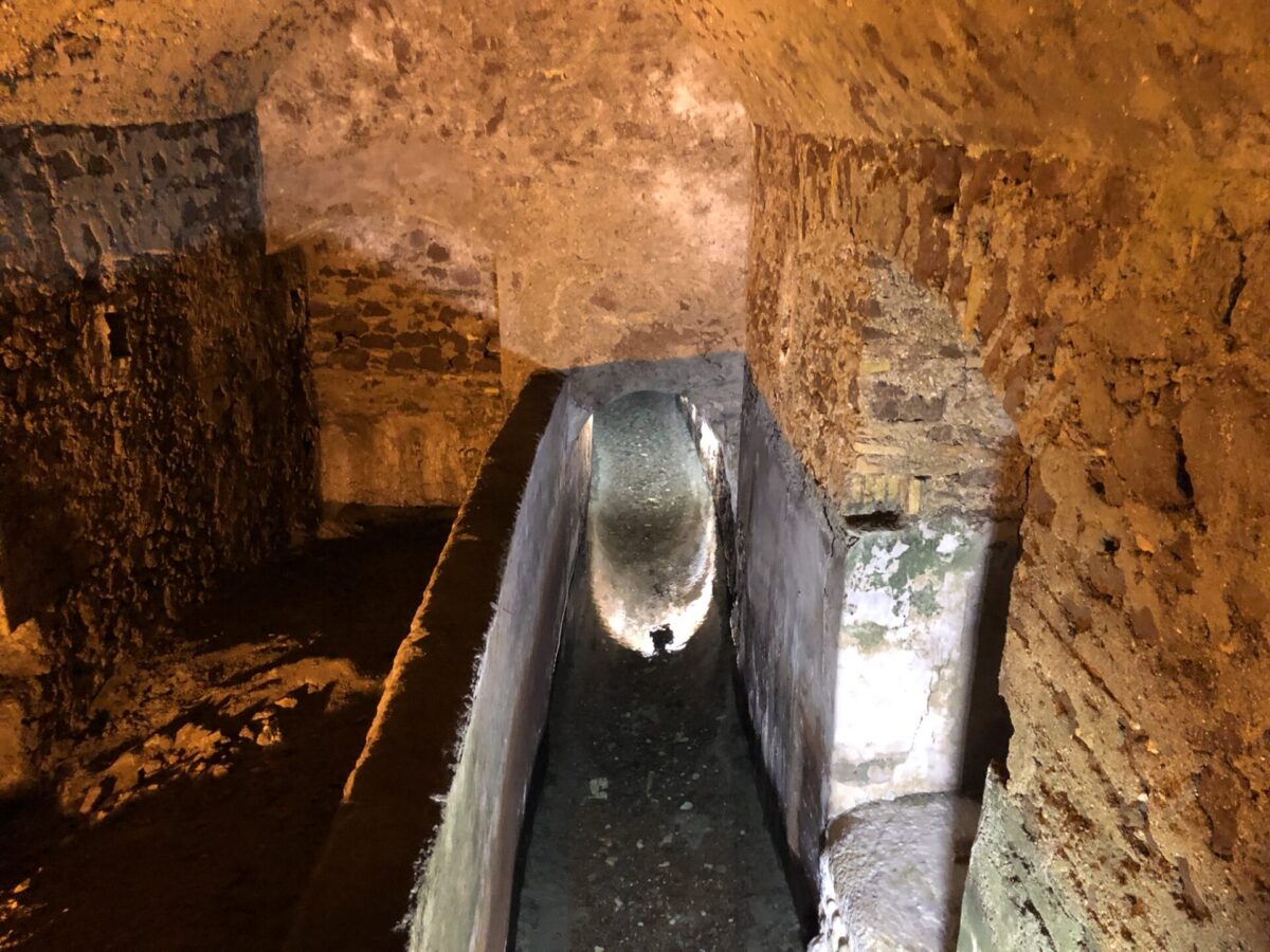 Alla scoperta dell’Aqua Virgo nel cuore di Roma: l’unico acquedotto che funziona ininterrottamente dalla sua costruzione, avvenuta intorno al 19 a.C.!